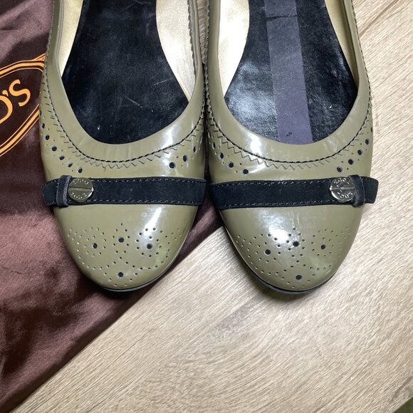 Women's Size 38.5 EU (US 8) Tod's Olive Green Patent Leather Ballet Flats - Picture 2 of 8